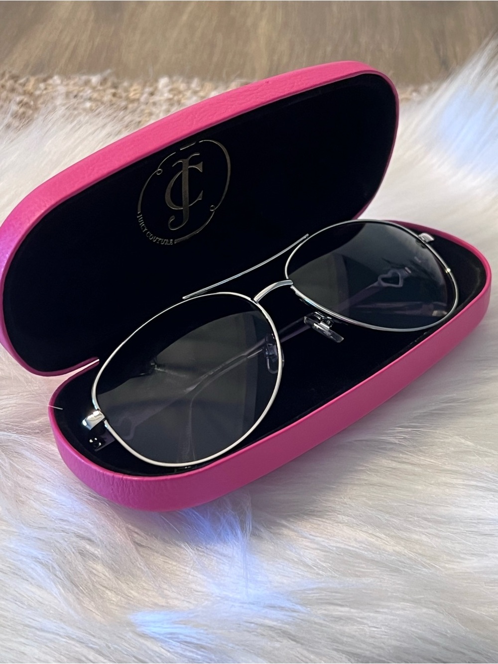 Juicy Couture Aviator Sunglasses With Case Heart